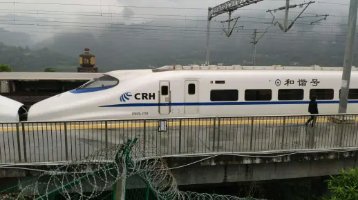 【中国铁路】D5778利川-武昌,本务武汉铁路局汉口动车运用所CRH2A-2046,武汉动车运用所CRH2A-2152重连，进巴东站