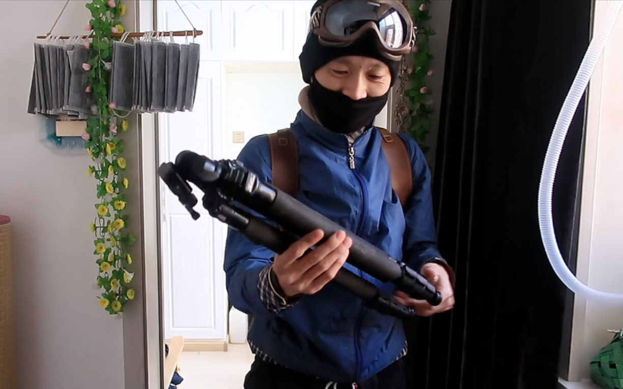 闪电装备：双肩包携带三脚架最佳方案！