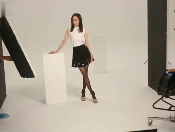 杨幂黑丝高跟鞋