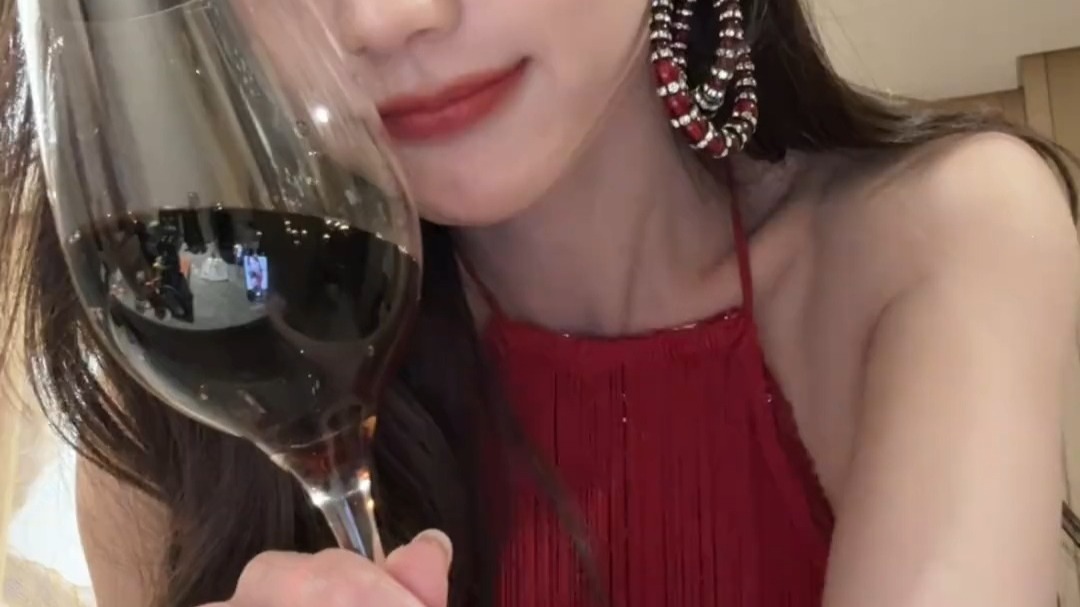 李一桐 点赞这条的人2026必暴富❤️