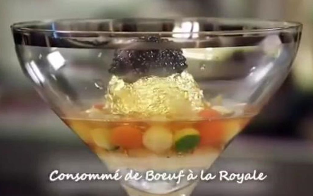 【英语中字】Michel Roux Jr：皇牛清汤Consommé de Boeuf à la Royale_哔哩哔哩 (゜゜)つロ 干杯