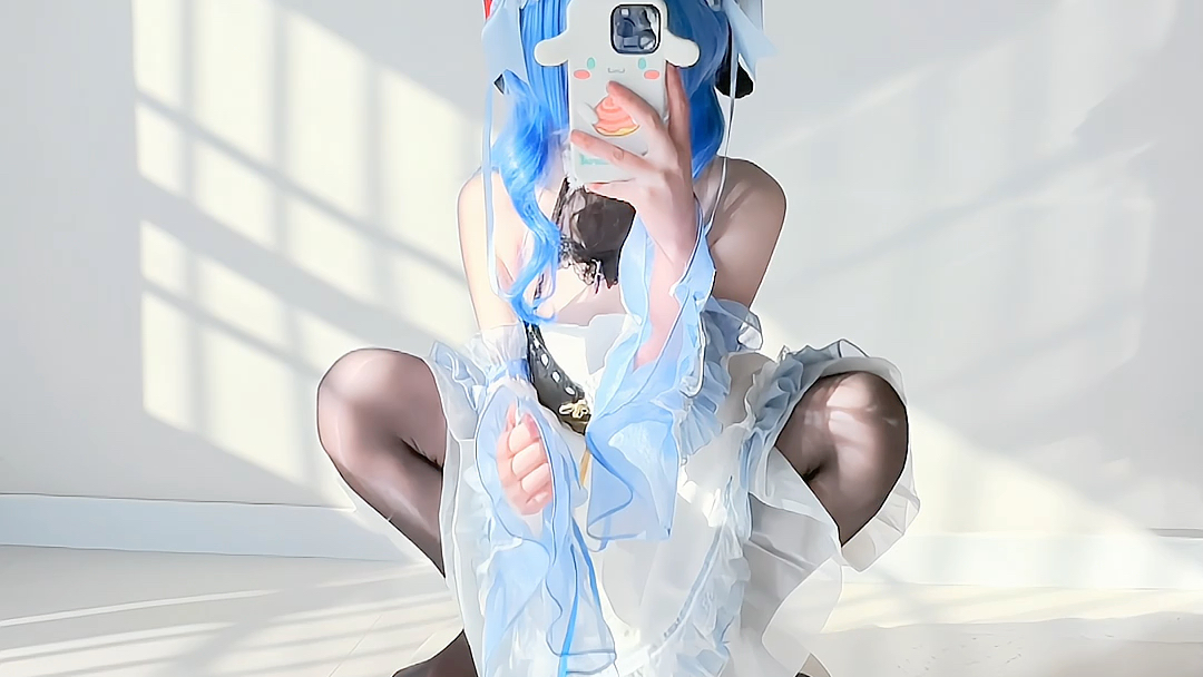 [Kitten Sauce Lori] The video is loading, so check back quickly for the surprise!