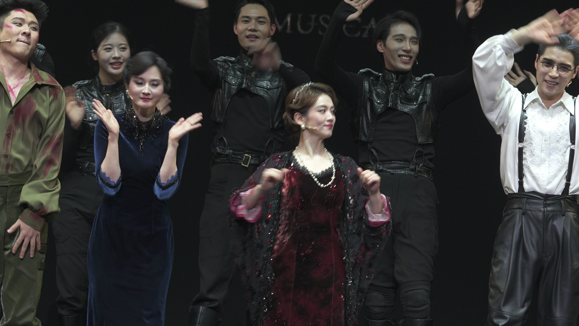 20251219蹦蹦跳跳的小手办