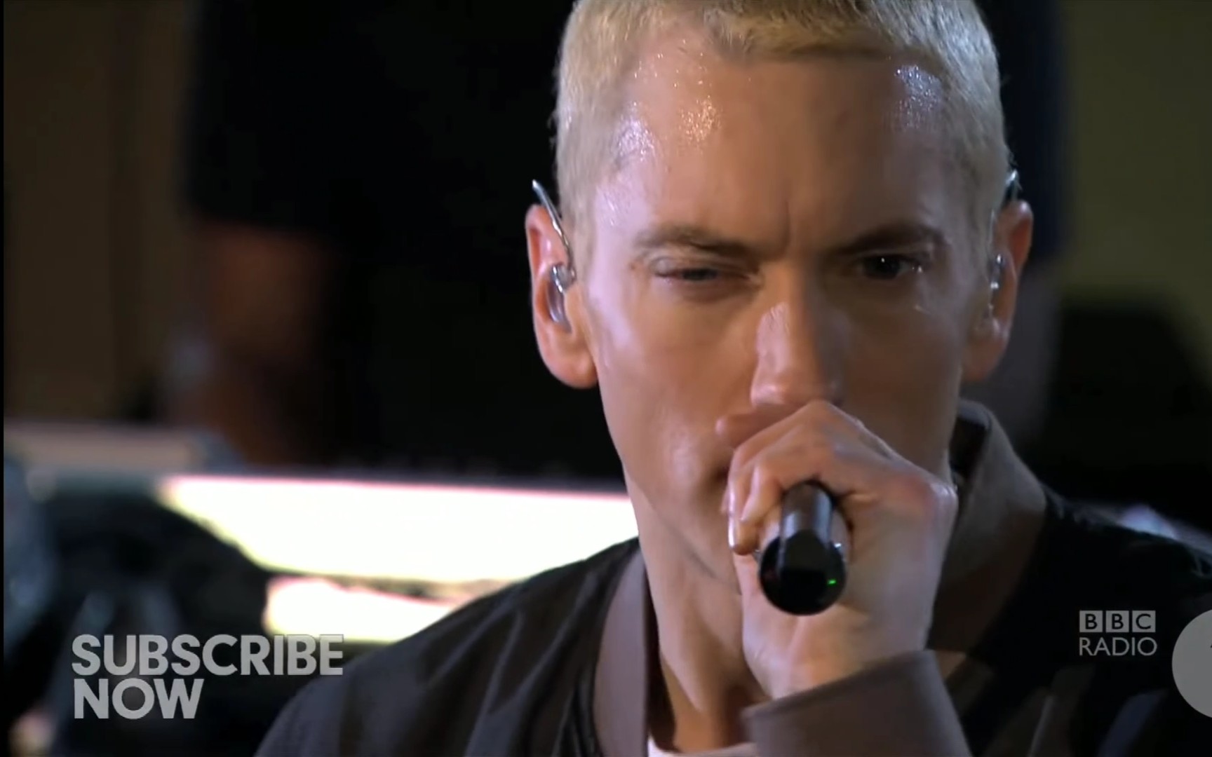 《Not Afraid》Eminem-阿姆 姆爷  BBC第一电台现场炸式 LIVE