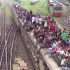 民主印度的火车太牛逼了，中国的高铁跟它简直没得来！单单是火车顶上和挂在两边的《乘客》就已经天下无敌了！