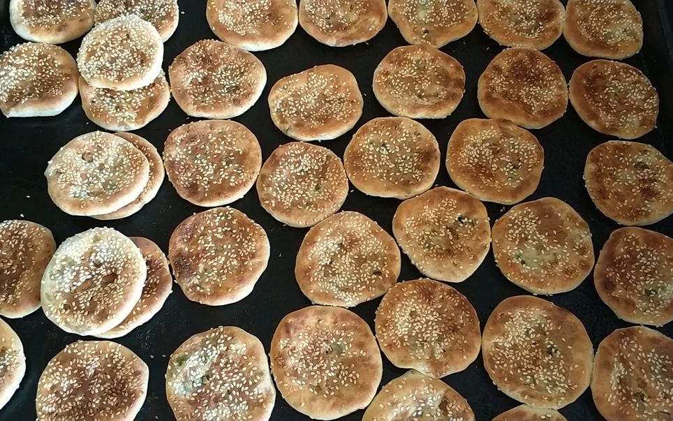 【逛吃泉州】在街边小店吃刚出炉的房村光饼:10元8个,饼香酥脆,一口气