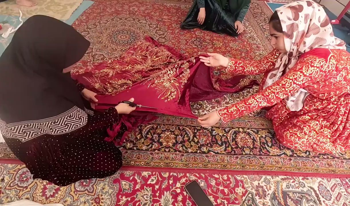 村里的裁缝帮忙制作游牧婚礼的服饰---伊朗游牧chilteh