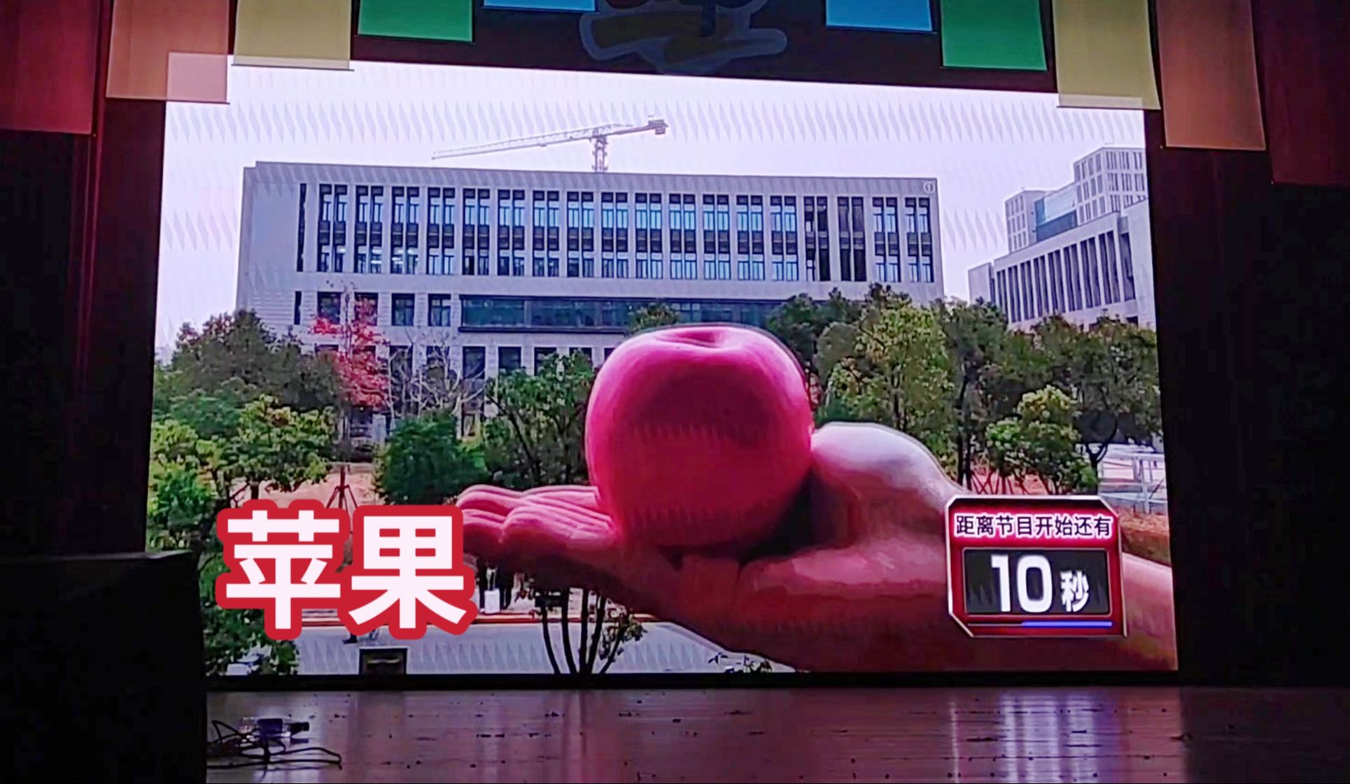 在动漫社晚会上请所有观众吃一堑 吃一堑 吃一堑 吃一堑 吃一堑 吃一堑 吃一堑 吃一堑 吃一堑 吃一堑