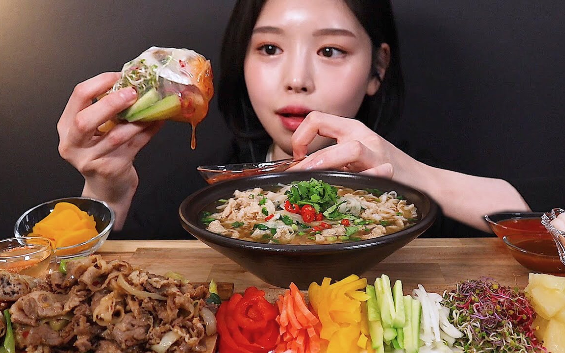 【Eat with boki中字】 越南春卷+越南米线_哔哩哔哩 (゜-゜)つロ 干杯~-bilibili