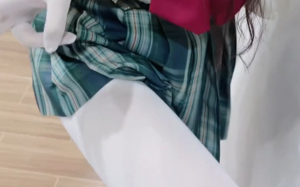 You can always trust white cotton pants.