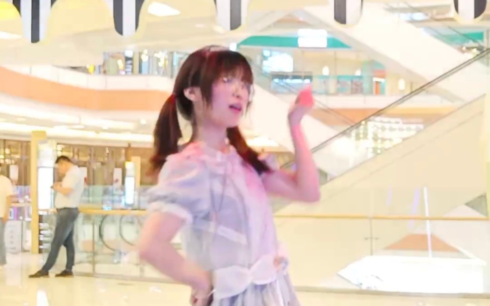 Who on earth is still dancing so cute really sorry ah ！！！！！