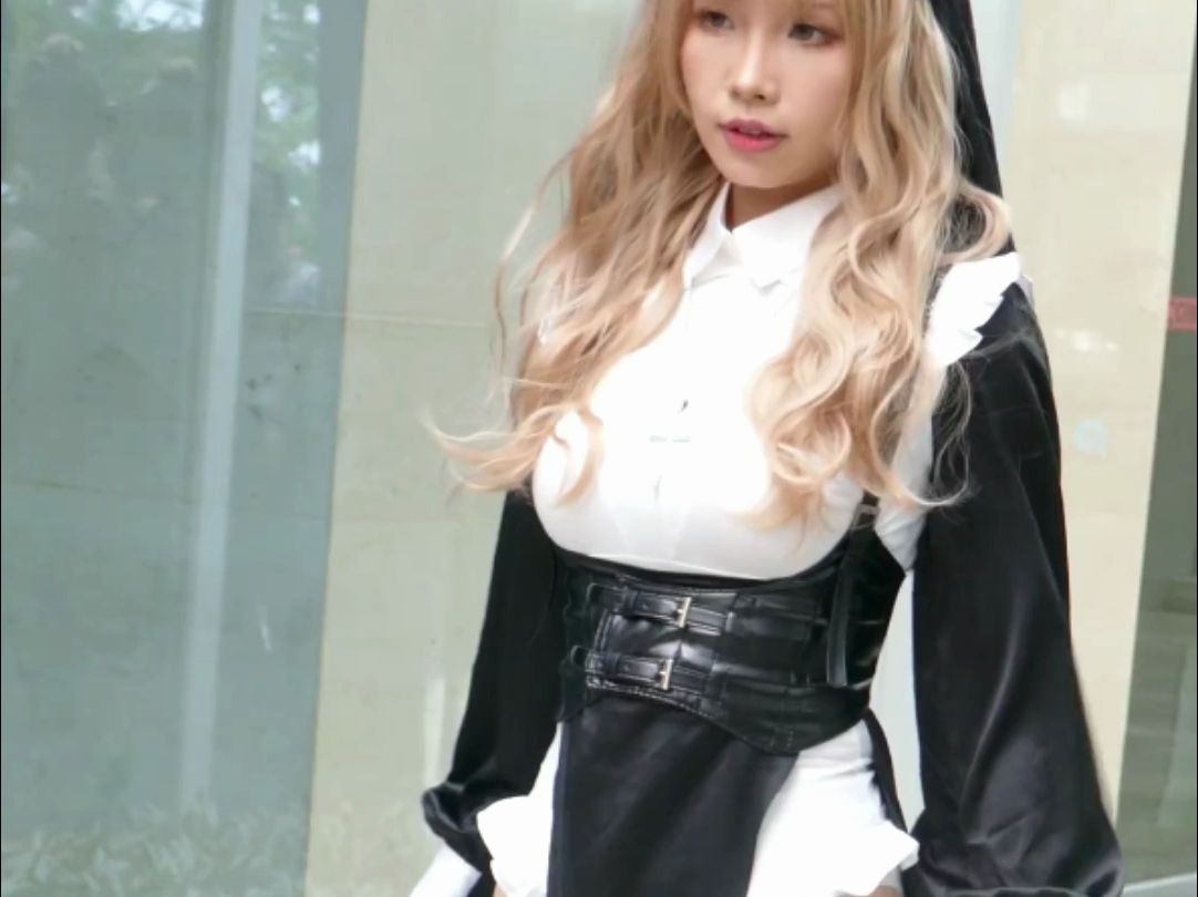 Comic Con: Sisterhood of the Sisters