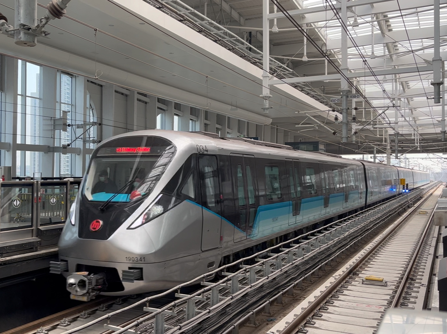 【4K】杭州地铁19号线列车知行路进出站