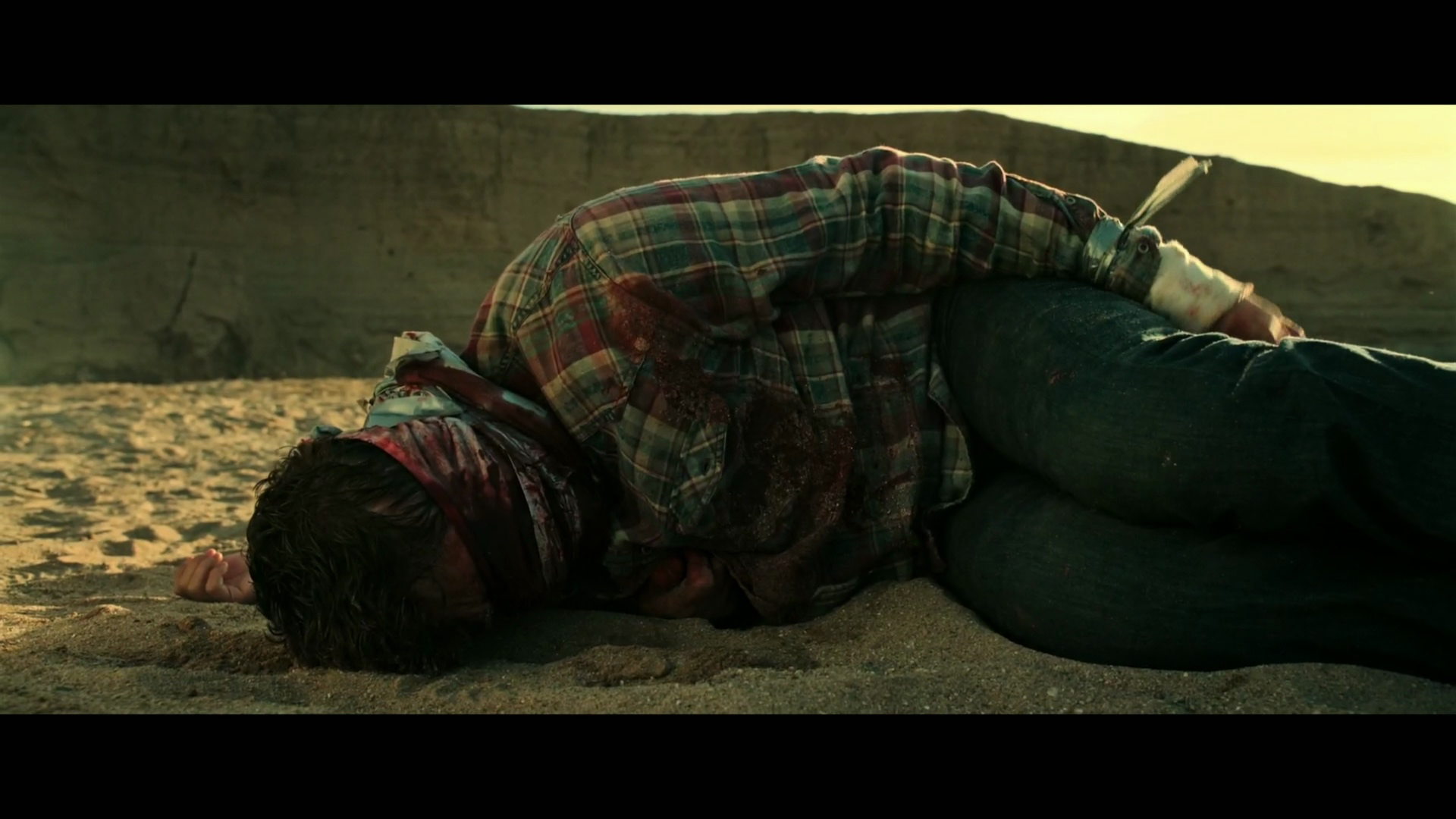 【边境杀手】被毒贩爆头但仍顽强的活下来的狠人