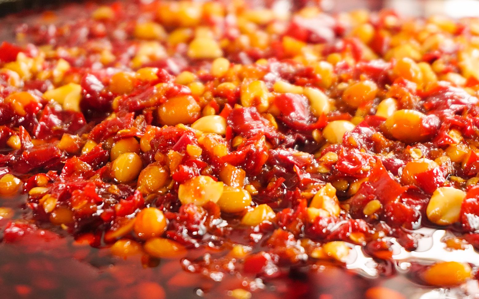 做辣椒油时，直接淋热油就“废了”，多加一步，辣椒油又红又香__财经头条