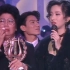 1993年群星合唱《一生何求》，致敬已故巨星陈百强。梅艳芳旁边的是陈百强的母亲，1993年十大劲歌金曲荣誉大奖，同年获得