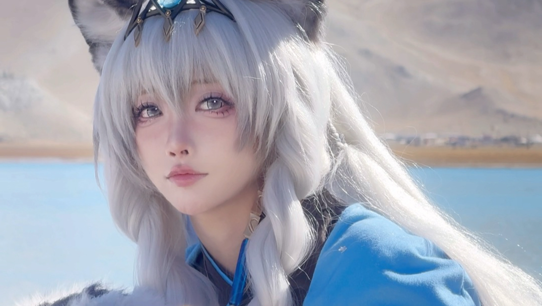 圣女 湖边 远方的雪山