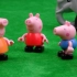 儿童玩具游戏：小猪佩奇一家人开心游游乐园，认识了好多动物