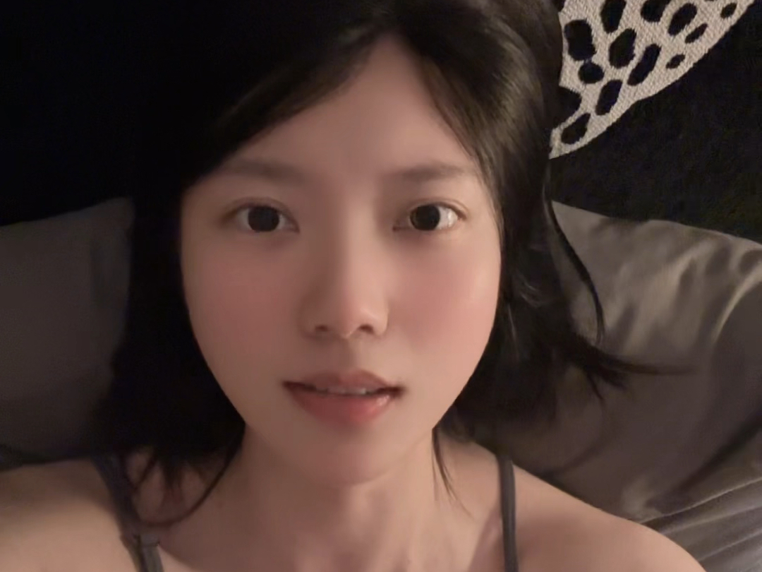 恋爱就应该找我们这种压抑的人谈