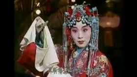 京剧锁麟囊迟小秋唱曲谱_京剧锁麟囊迟小秋剧照(2)