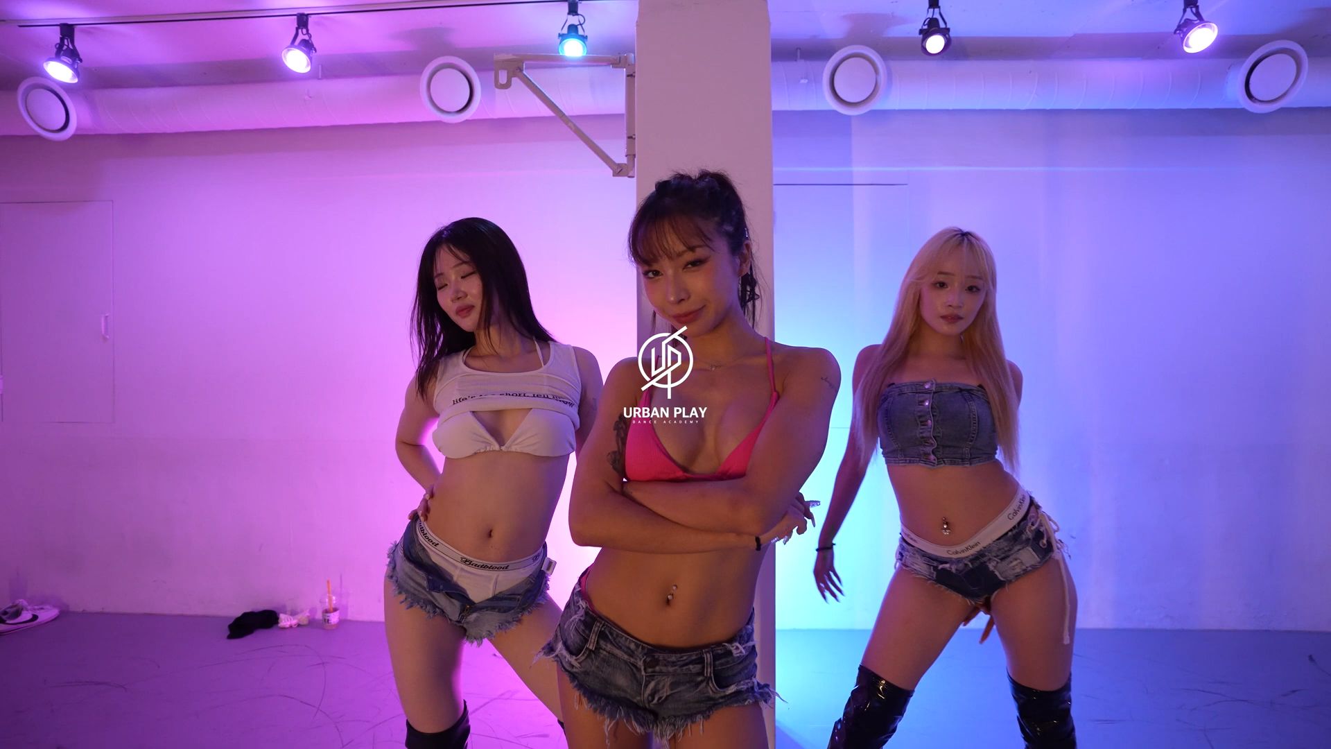 Summer Too Hot - Chris Brown ⧸ Aphrodite 编舞