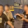 “我欠外面150万”，货车追尾司机担心延误要赔钱，情绪崩溃狂扇自己，交警暖心安慰并连夜护