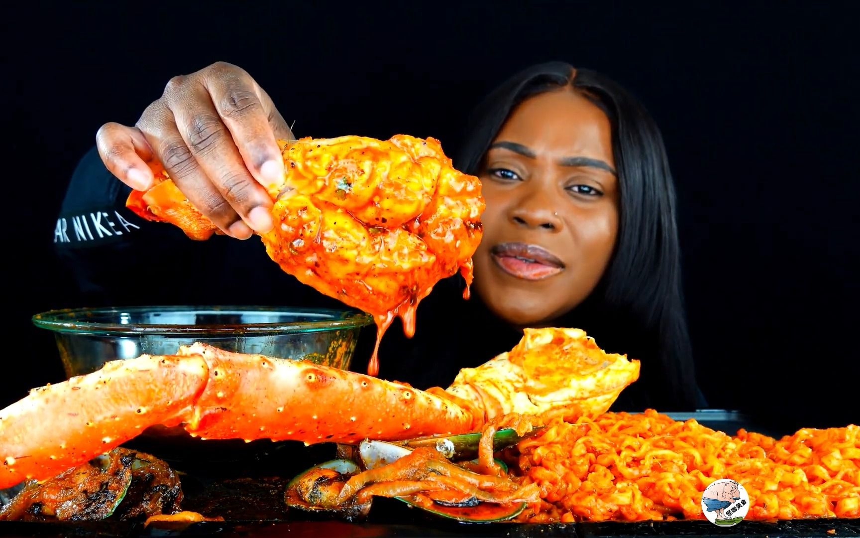 非洲美妞的龙虾海鲜大餐