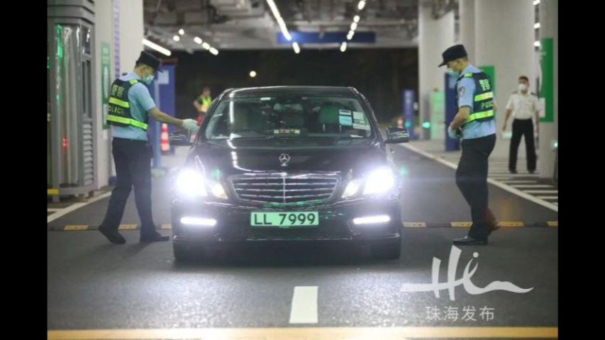 “港车北上”第一天 香港车主组团北上!哔哩哔哩bilibili