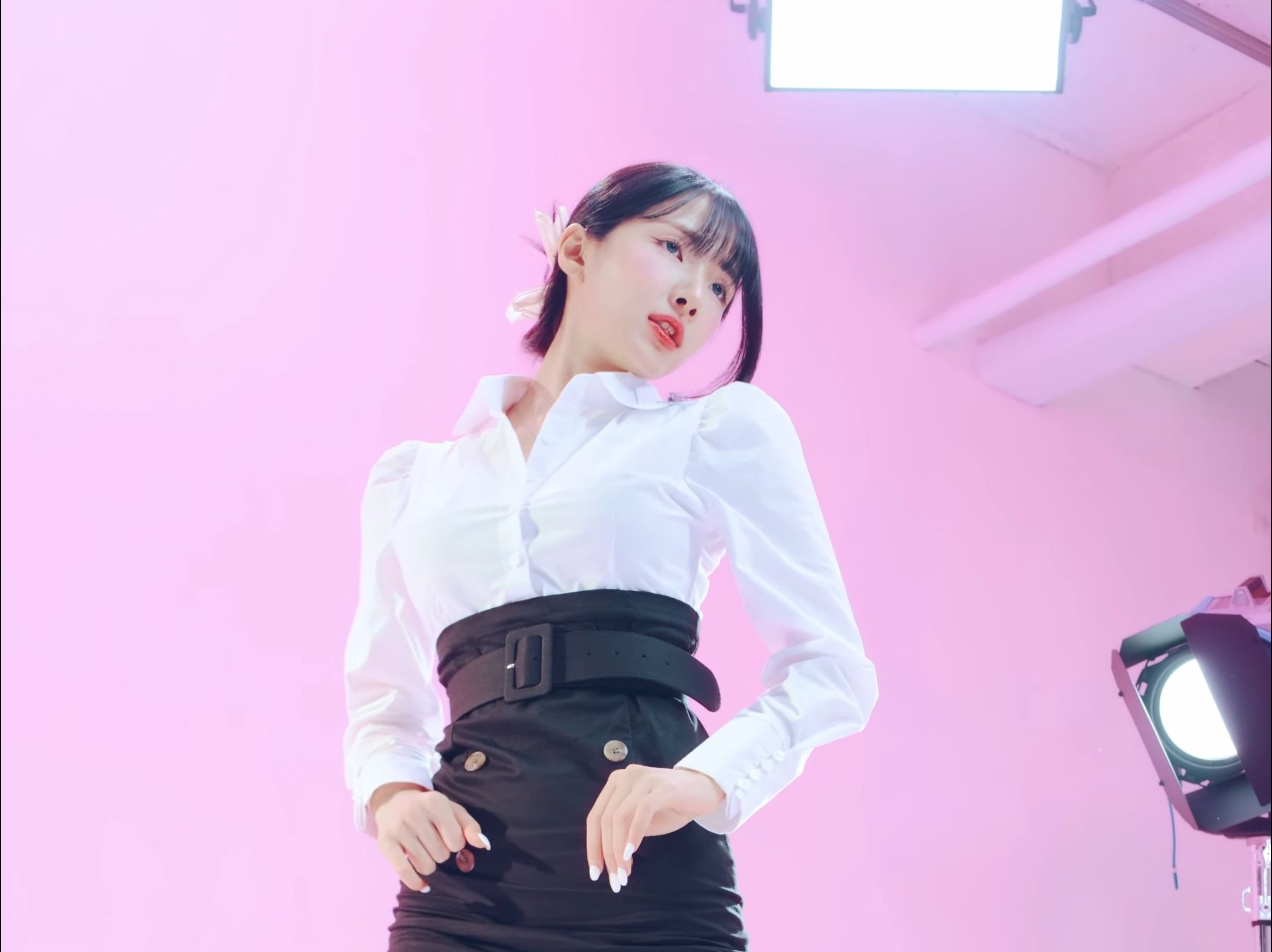 Seo Young, I am a woman too. Side view.