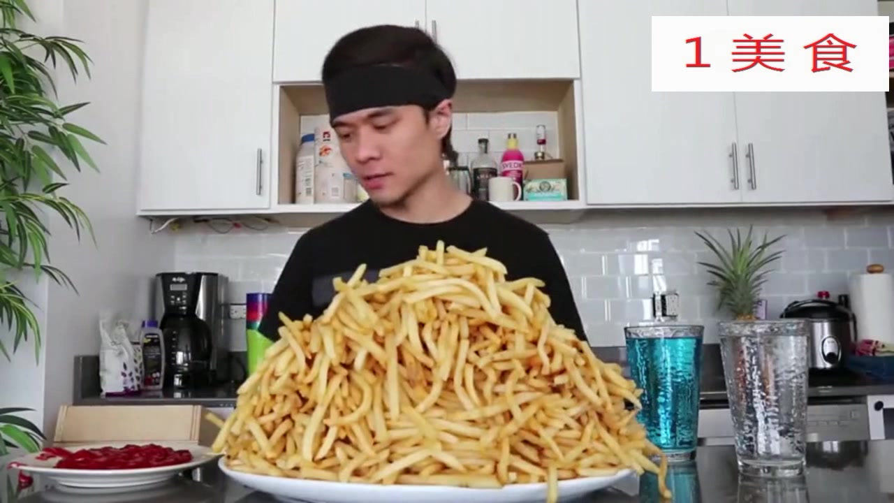 1美食,美国大胃王matt stonie 挑战1620根薯条!薯条山!