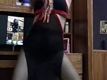 【广场舞健身快乐每一天】更新了一条视频，快来围观！