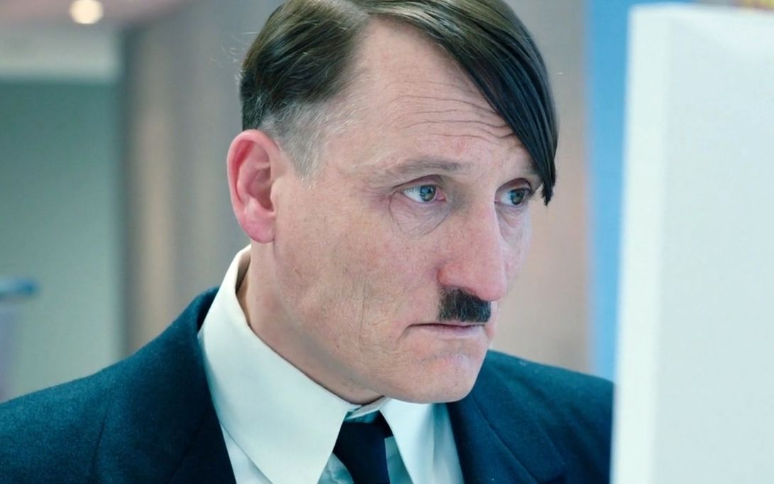 希特勒穿越回现代，看到德国总理是个女人，当时就愤怒了
