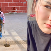 7岁女儿牵鳖拎鱼跟妈妈炫耀，妈妈一看满身泥巴崩溃：不准回家