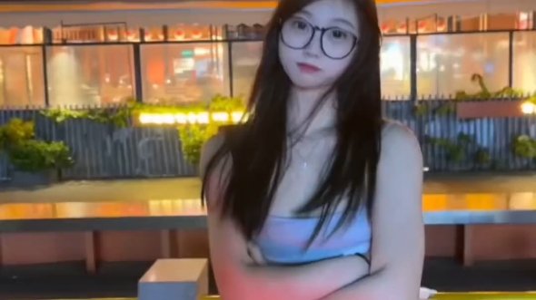 What's wrong with our glasses girl?