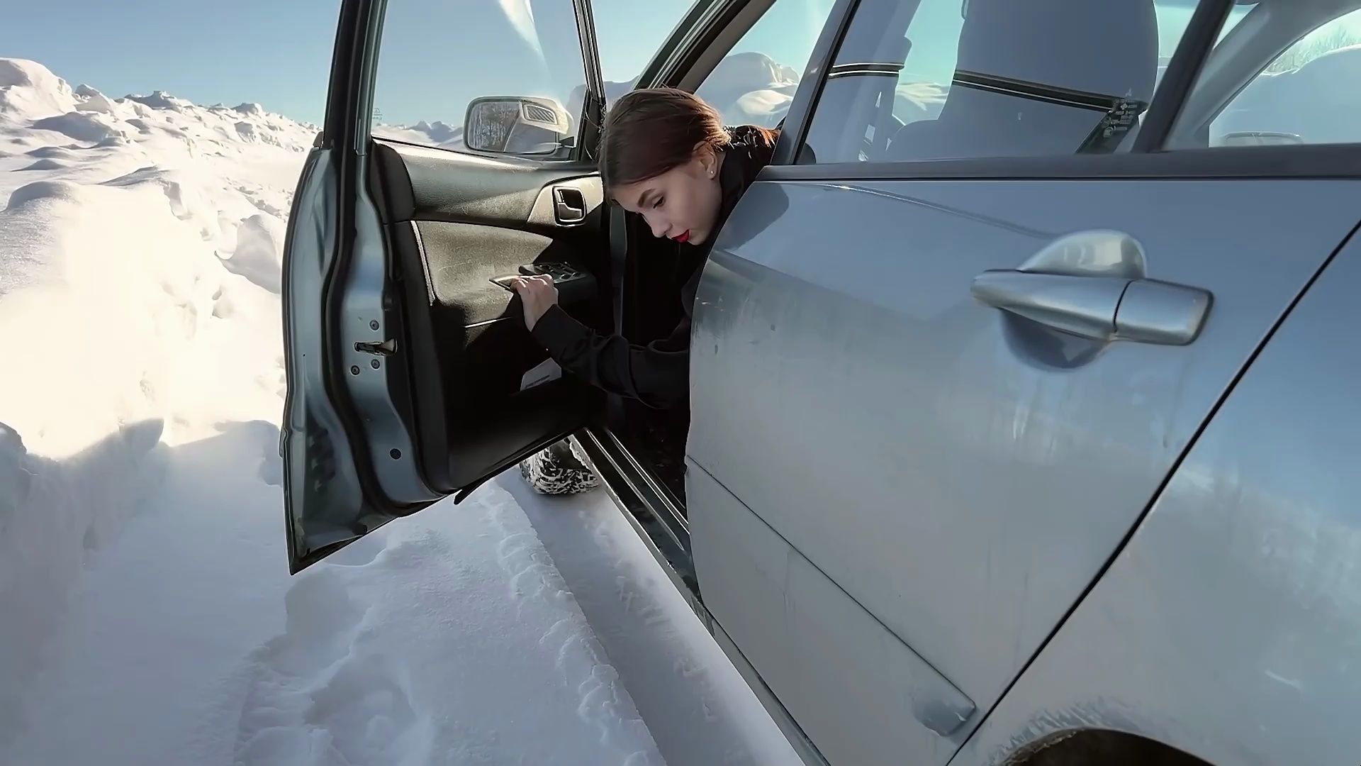 俄罗斯Ellie在雪地陷车