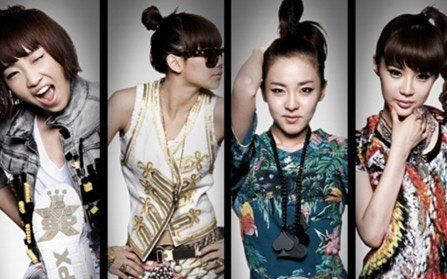 2ne1的一首歌 mv里面4个人都是坐在话筒前面唱的,一人一个话筒,是首慢
