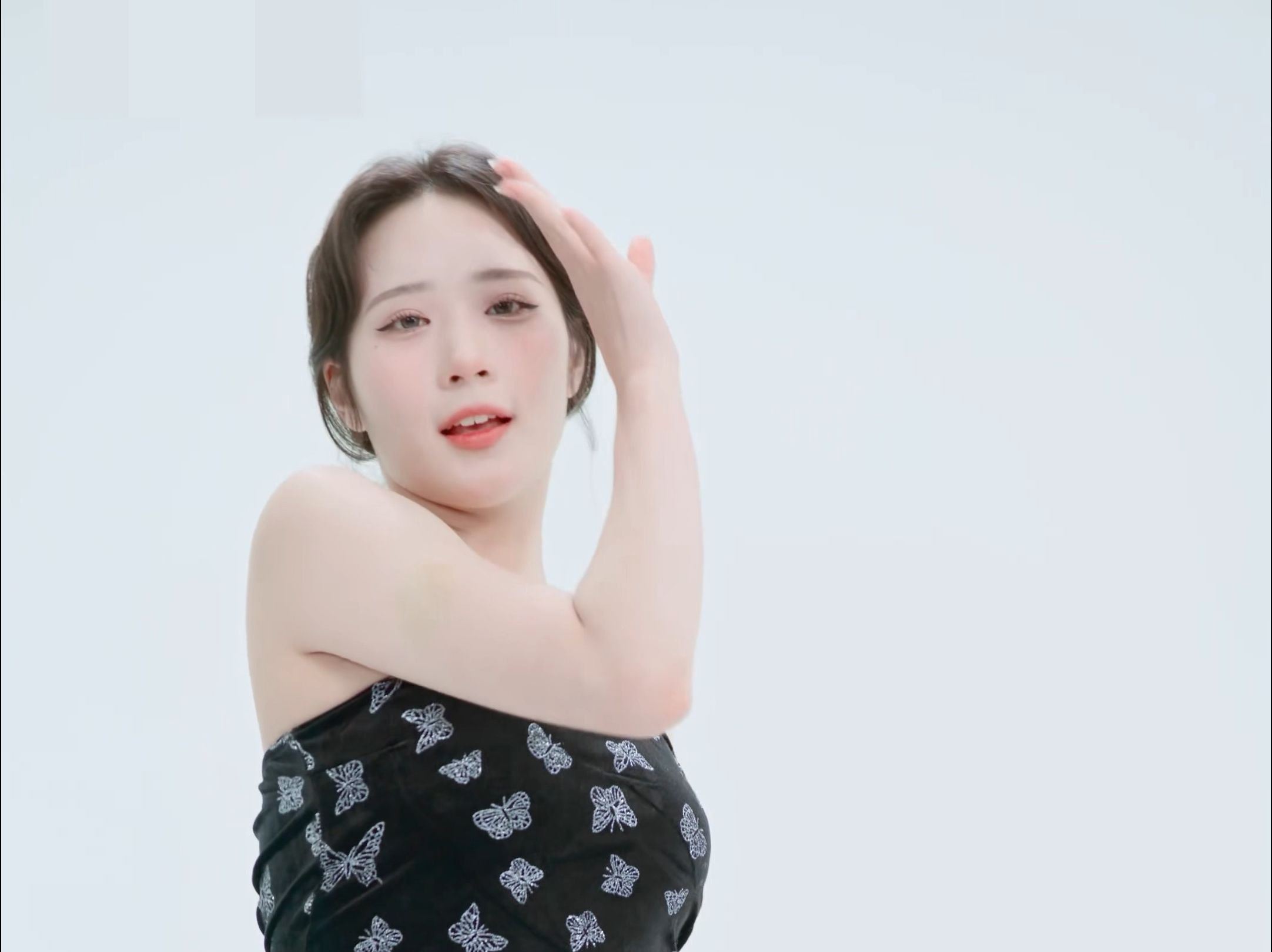 郑 仁 Thirsty 花裙