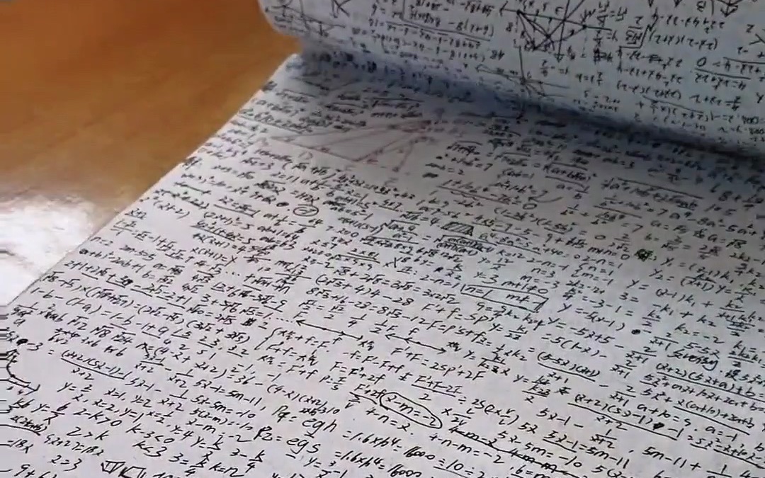 老师晒“学霸”的草稿纸，整洁有序让人以为是作业本