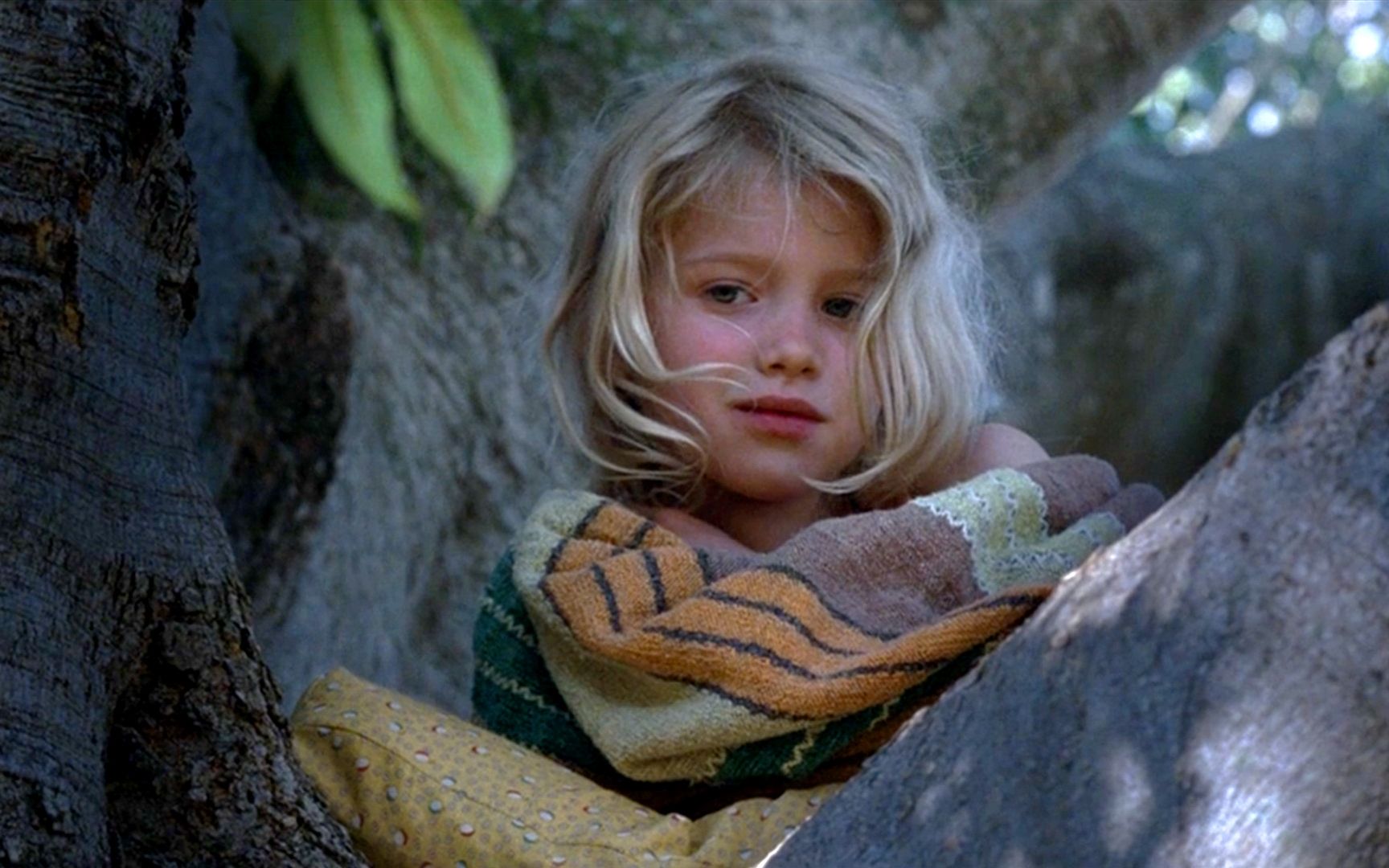 【越哥】爸爸死后，女孩在树上生活了一年多，冷门治愈系电影《树》