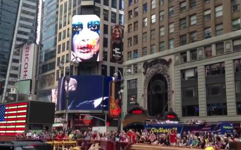 【Lady Gaga】《Applause》MV首播时代广场小怪兽的反应