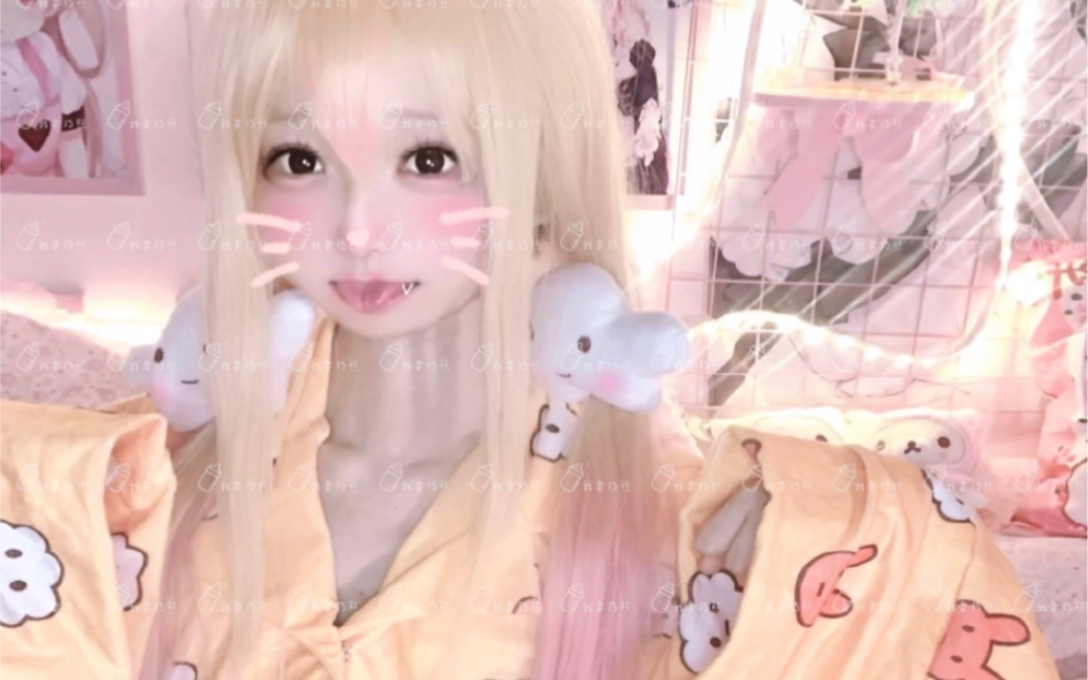 Sleeping late babies have good Densi to look at! Well...the fans sent this for me to wear...