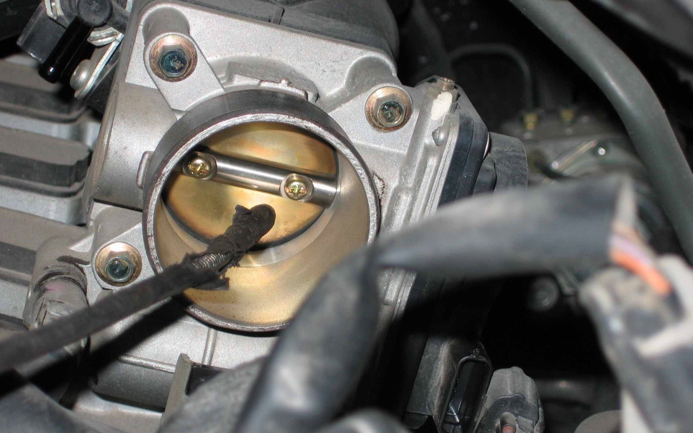 汽车发动机抖动，80%是这里的原因，修理工告诉你正确的方式！