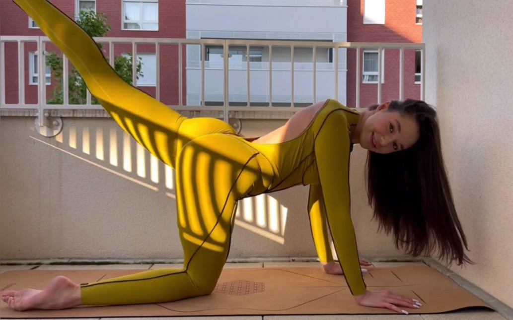 Balcony Yoga at Sunset with Mirra - only good vibes!