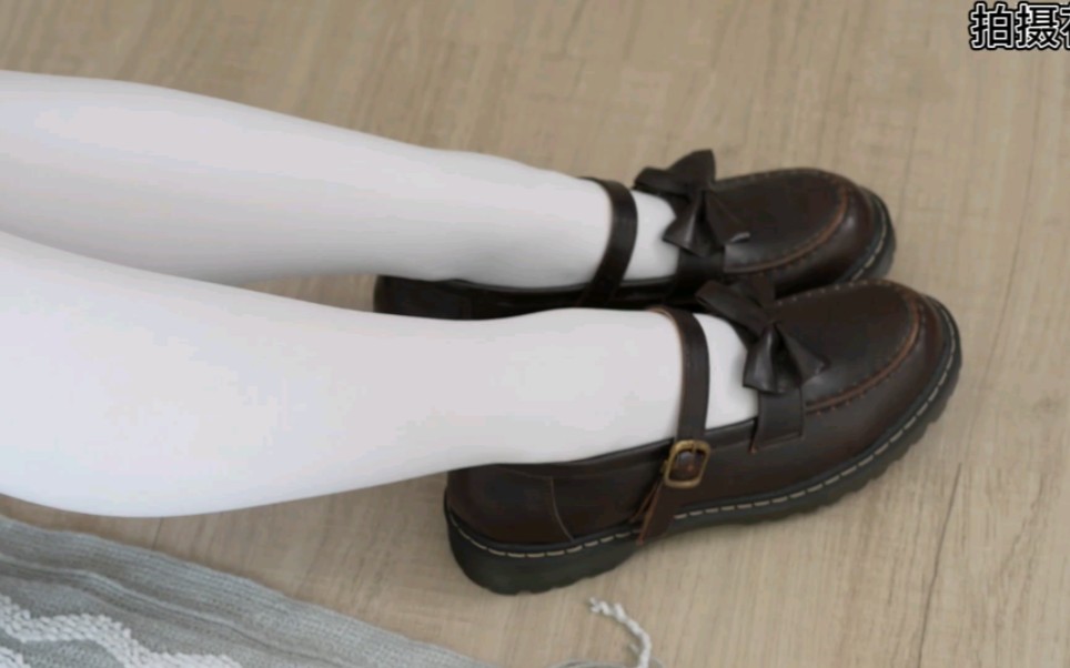 The new sister also loves the simple thick white