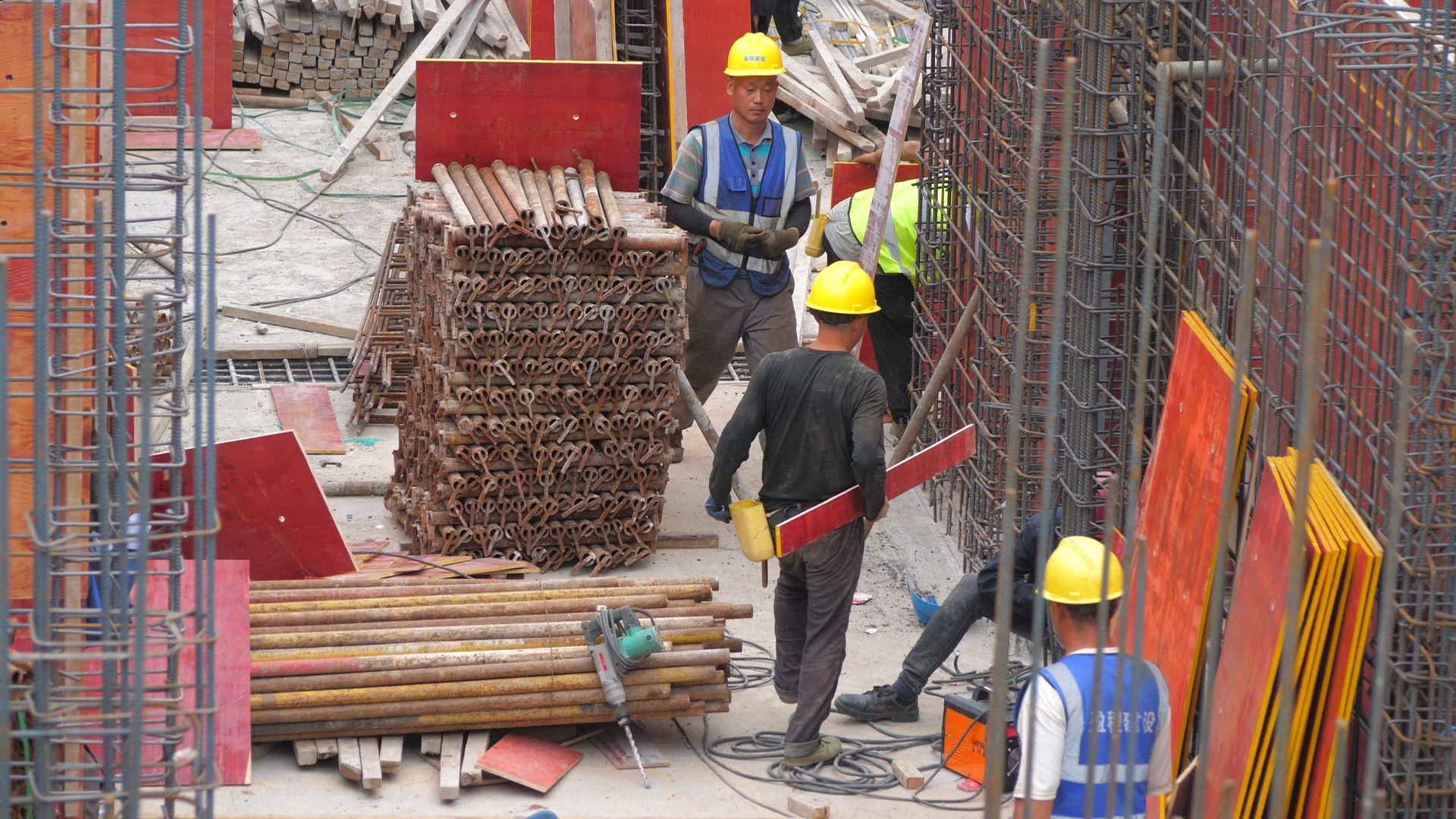 地产工人工地干活视频素材