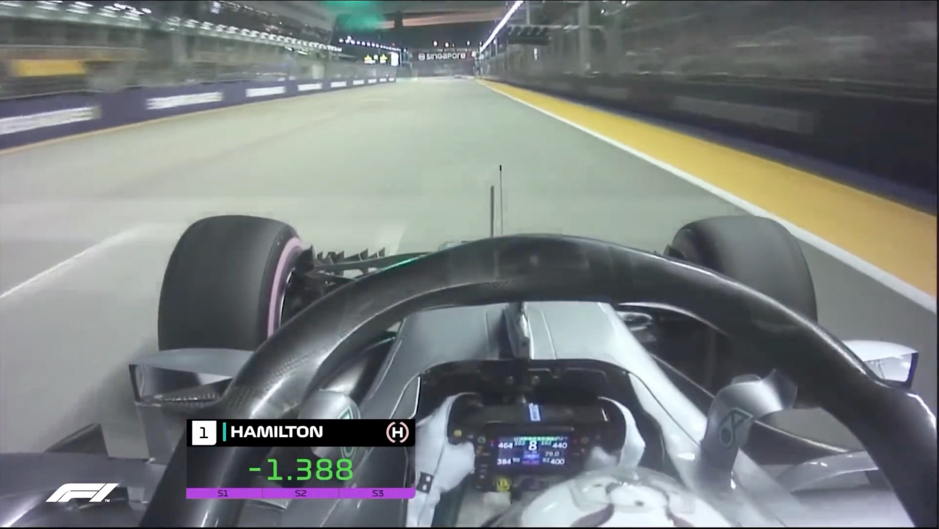 当2018年新加坡站汉密尔顿的星辰一圈配上F1狂飙飞车的主题曲：