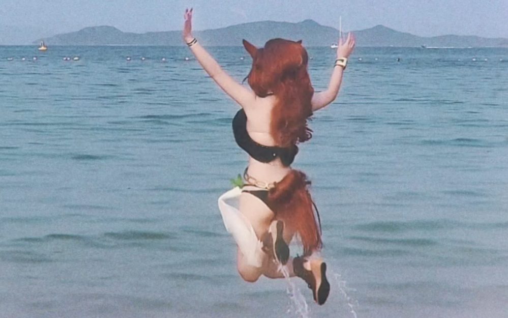 Maruzensky, who is very happy at the beach.
