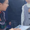 13岁彝族女孩把古诗词翻译成彝语