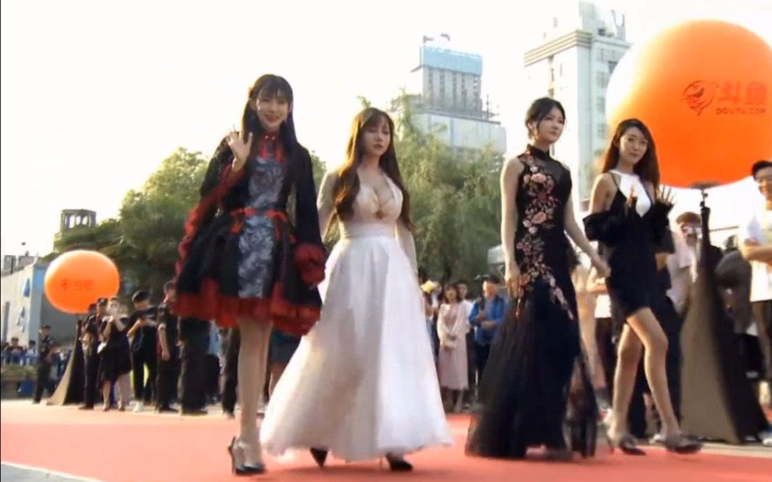 2018斗鱼嘉年华走红毯之冯提莫、周二珂、阿冷、女流66、小缘、呆妹儿小霸王、刘飞儿..