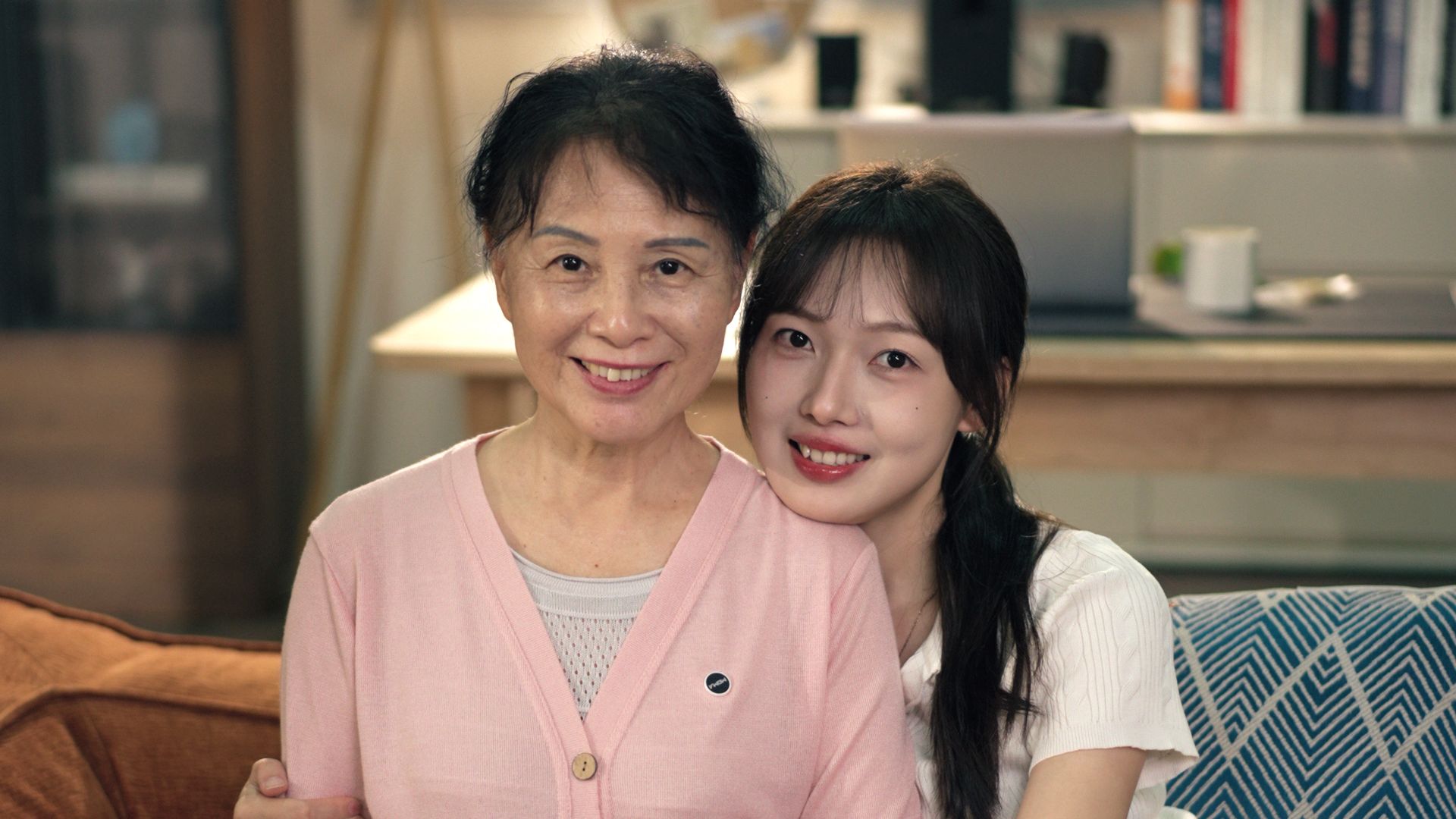 你的世界越来越大，妈妈的世界却越来越小，小到只装得下你…